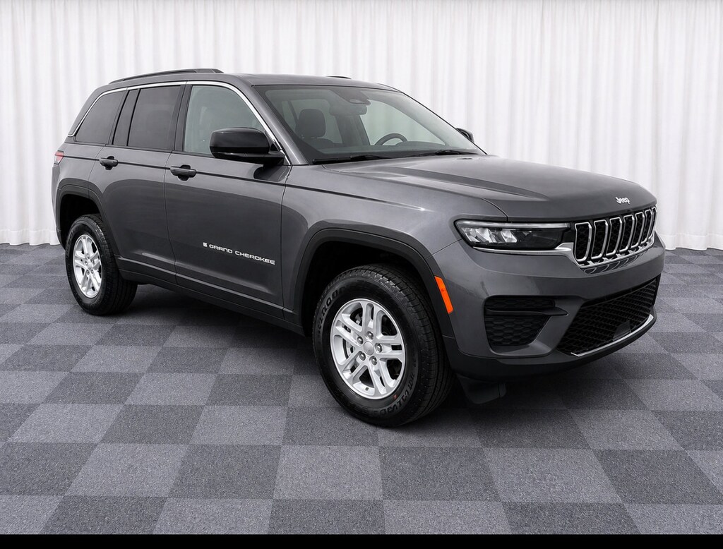 Used 2025 Jeep Grand Cherokee Laredo SUV