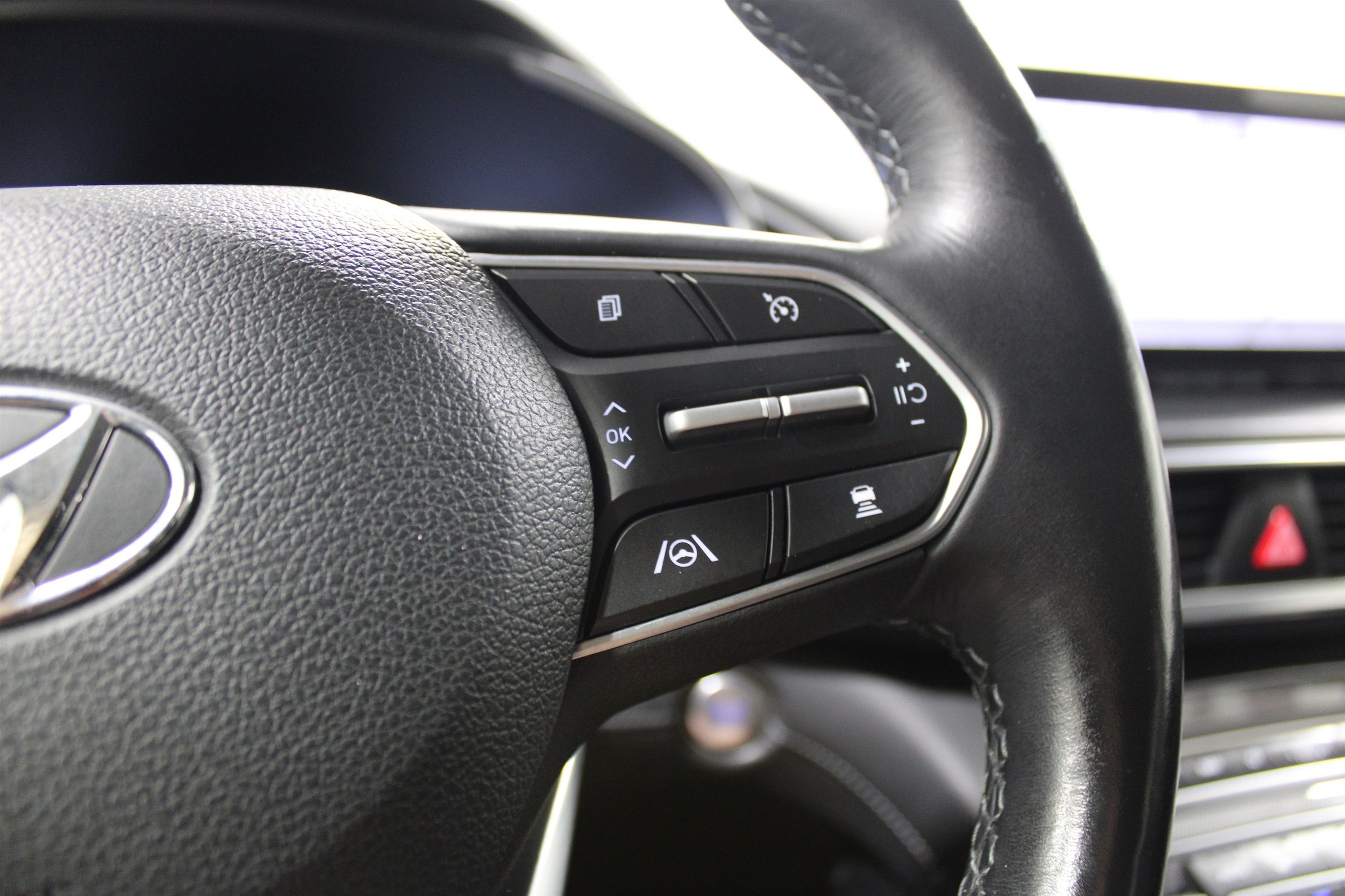 2023 Hyundai Santa Fe Limited - Photo 11