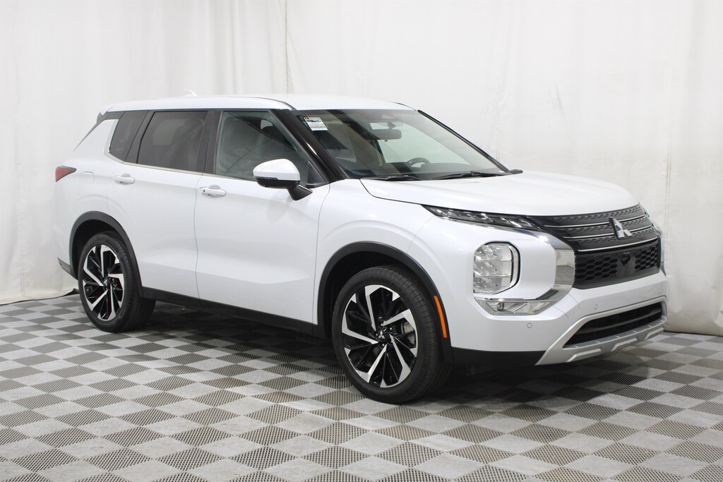 Used 2024 Mitsubishi Outlander SE SUV