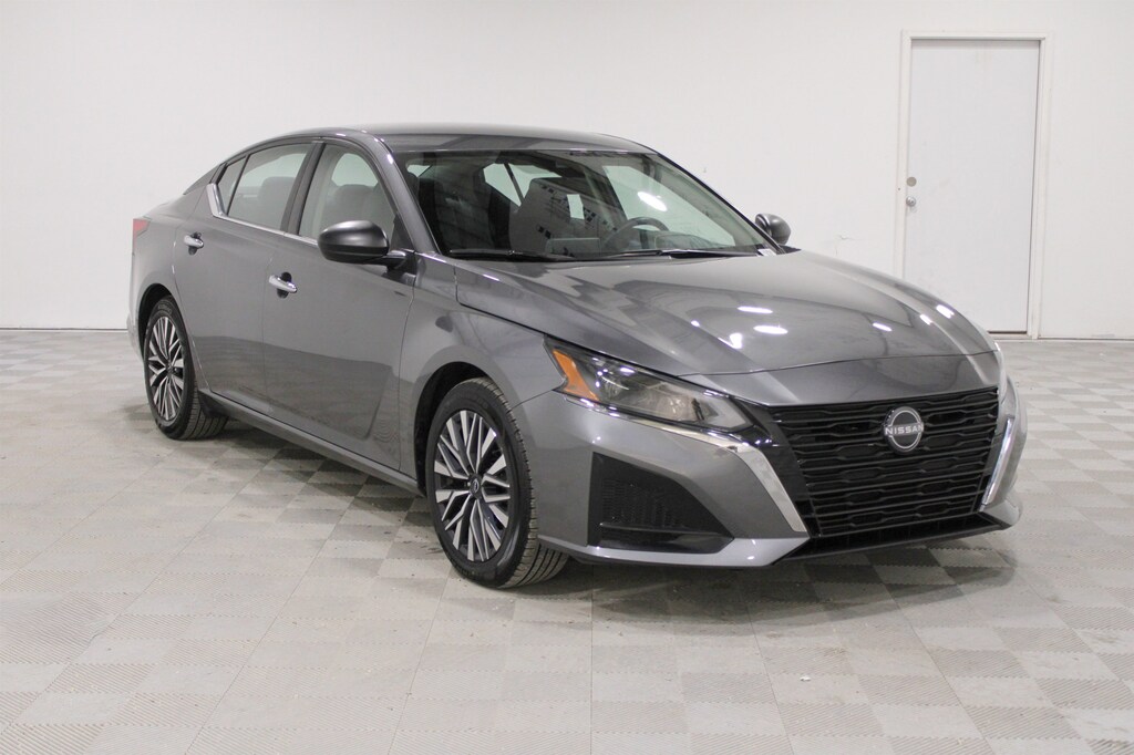 Used 2024 Nissan Altima 2.5 SV Sedan