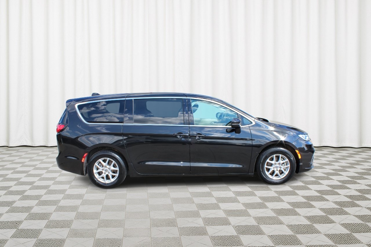 Used 2023 Chrysler Pacifica Touring L Van Passenger Van