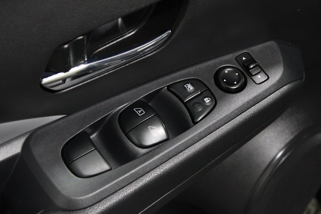 Used 2023 Nissan Kicks SR SUV