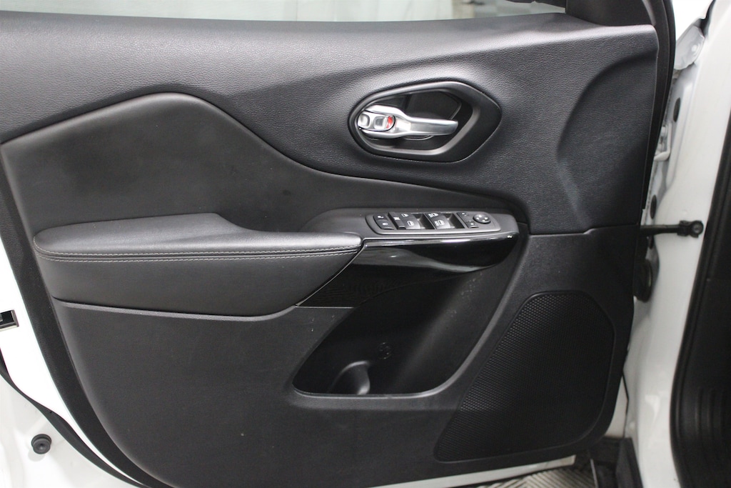 Used 2023 Jeep Cherokee Altitude Lux SUV