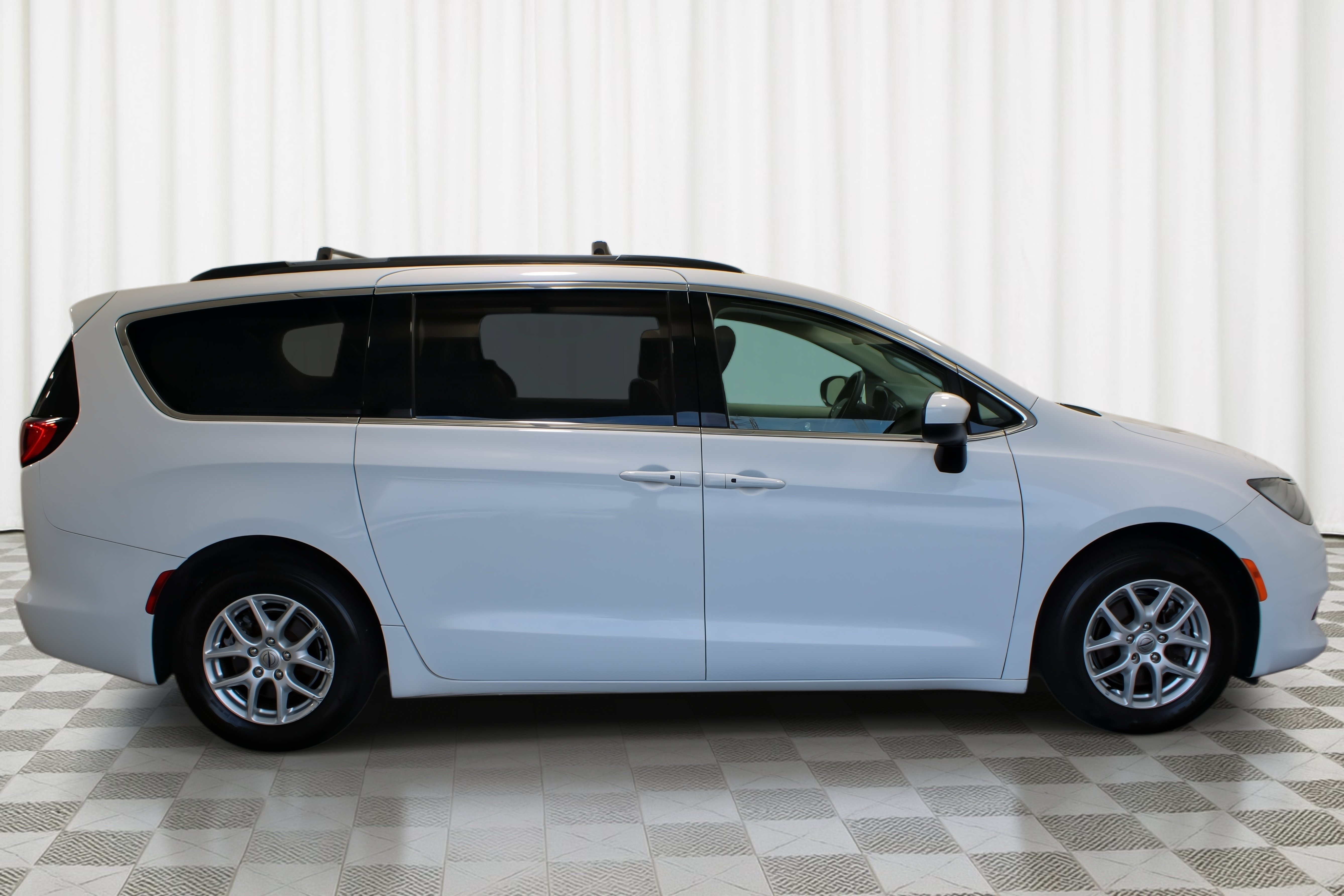 Used 2021 Chrysler Voyager LXI Van Passenger Van
