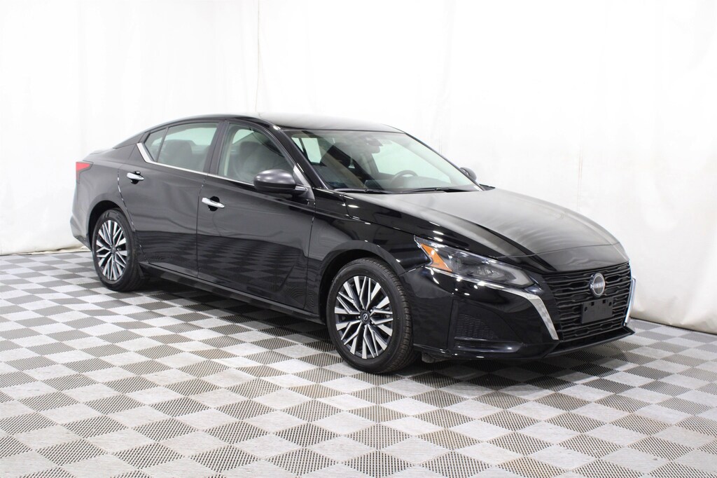 Used 2024 Nissan Altima 2.5 SV Sedan
