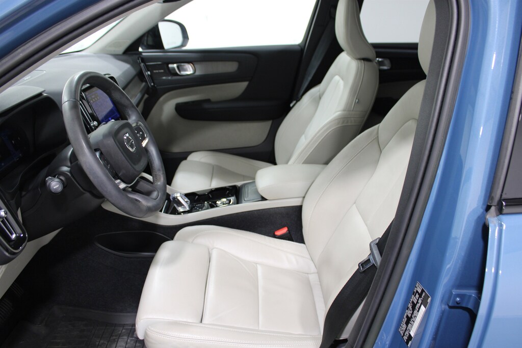 Used 2023 Volvo XC40 B5 AWD Plus Dark SUV