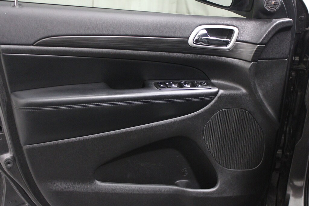 Used 2019 Jeep Grand Cherokee Laredo SUV