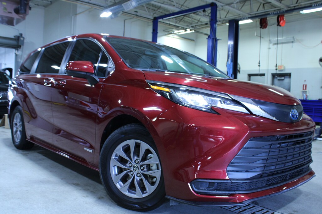 Used 2021 Toyota Sienna LE 8 Passenger Van