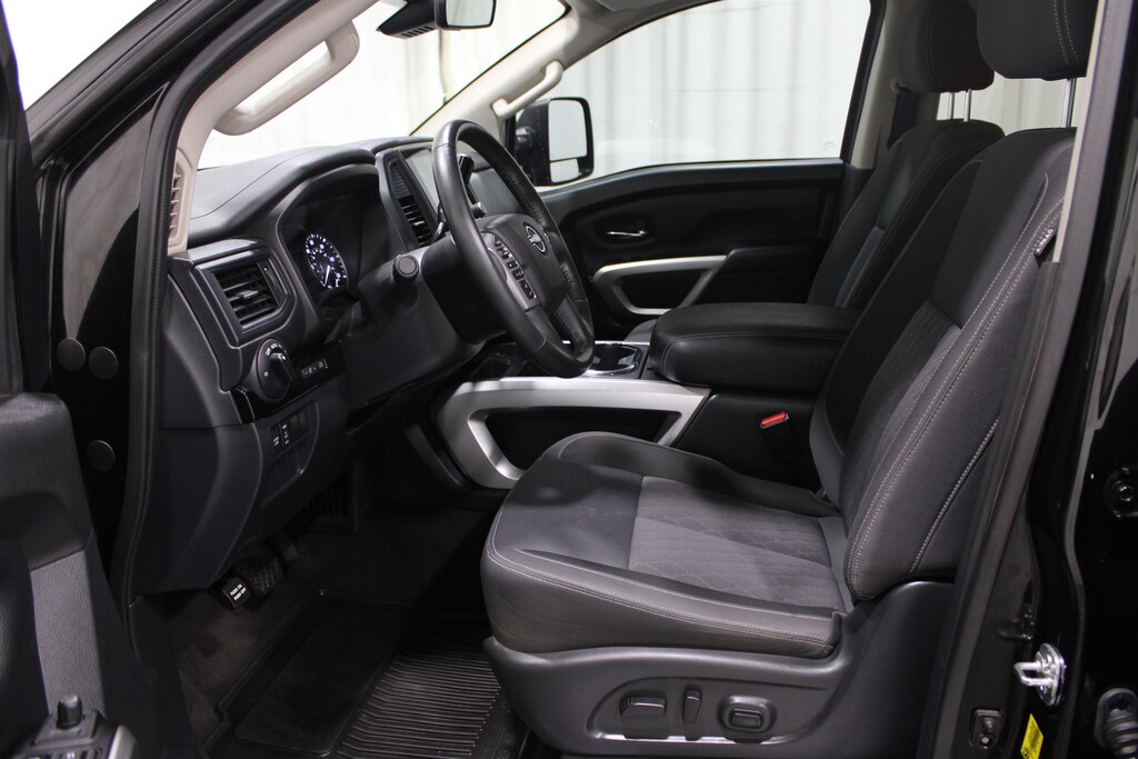 Used 2023 Nissan Titan SV Truck Crew Cab