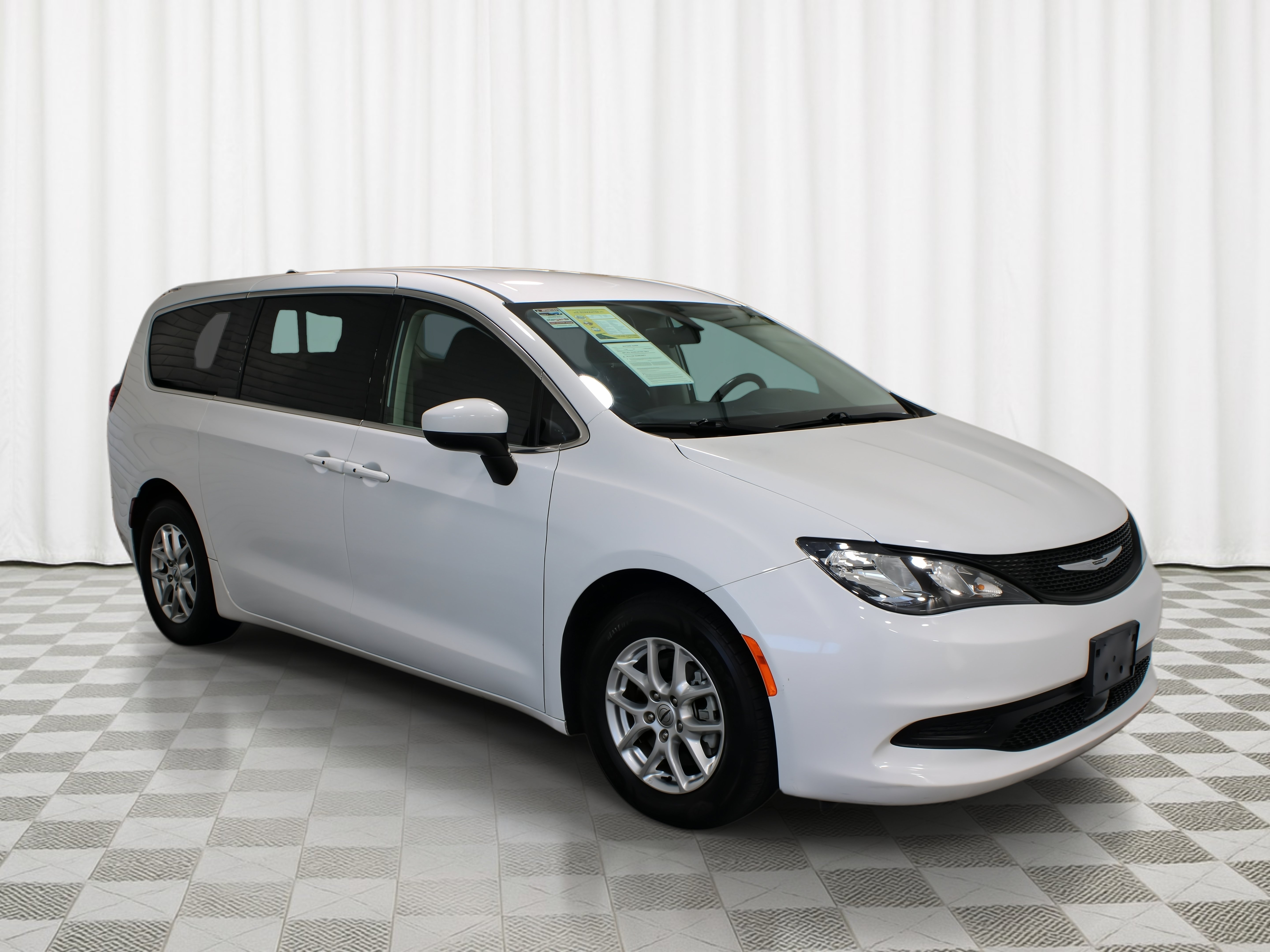2022 Chrysler Voyager