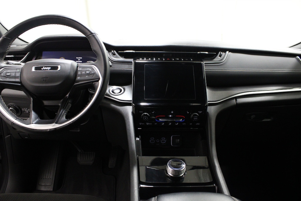 Used 2022 Jeep New Grand Cherokee Laredo SUV