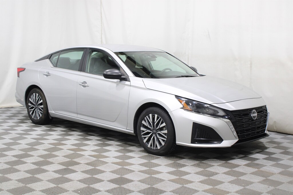 Used 2024 Nissan Altima 2.5 SV Sedan