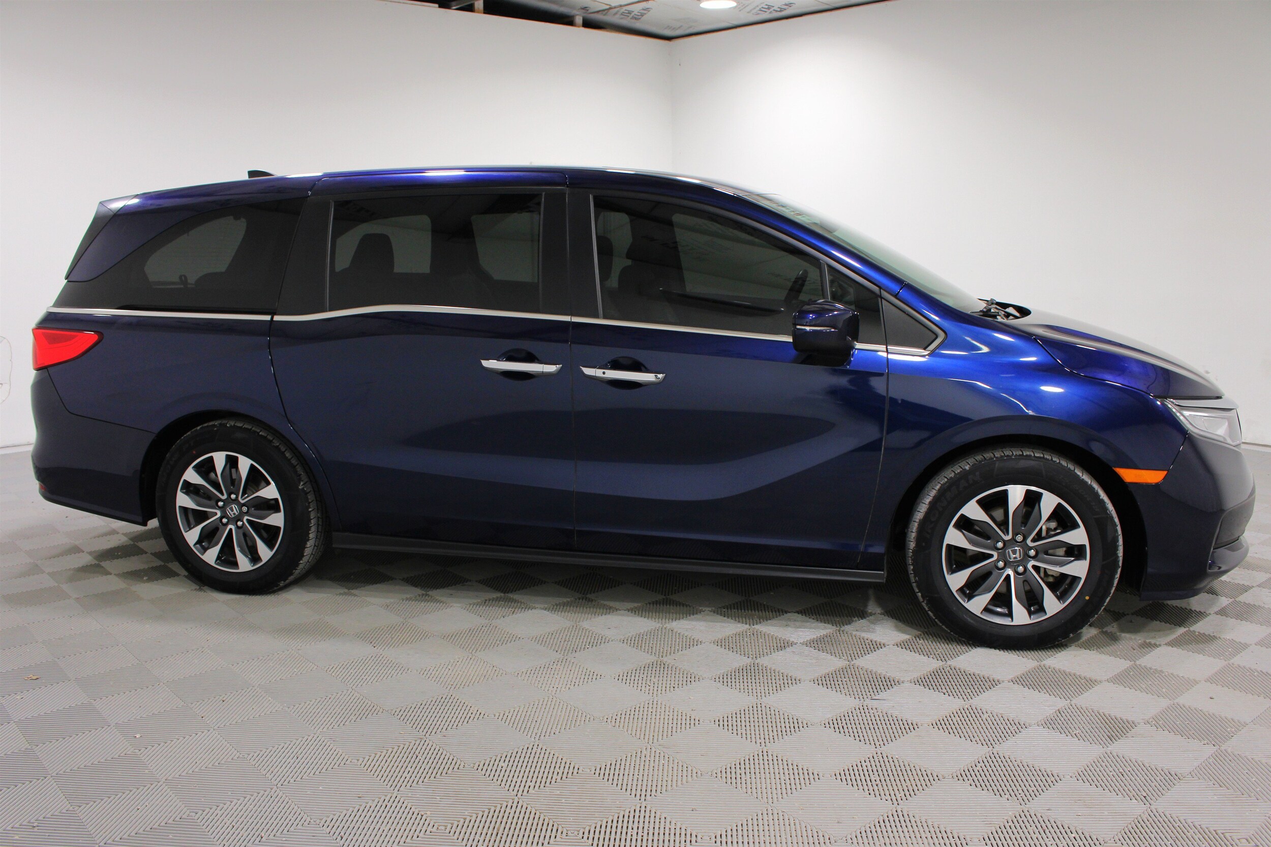 2024 Honda Odyssey EX-L - Photo 29