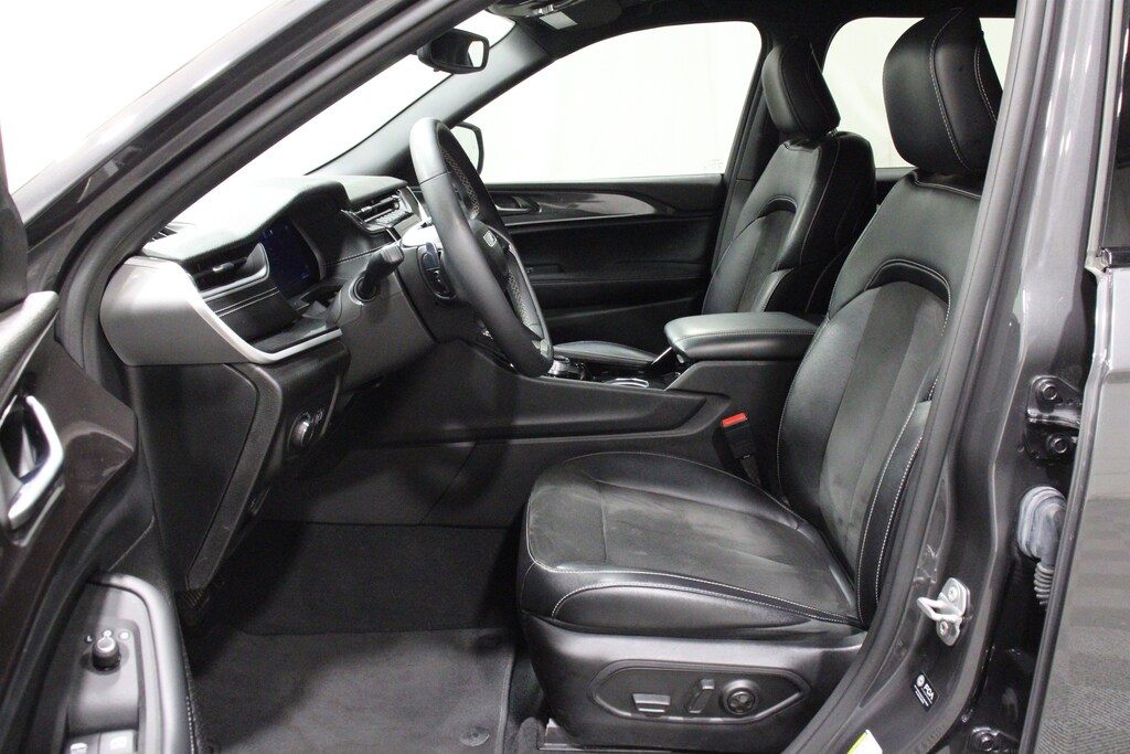 Used 2023 Jeep Grand Cherokee L Laredo SUV