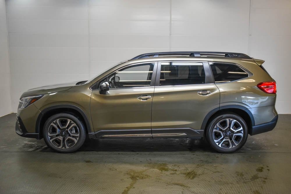 2023 Subaru Ascent Touring photo 5