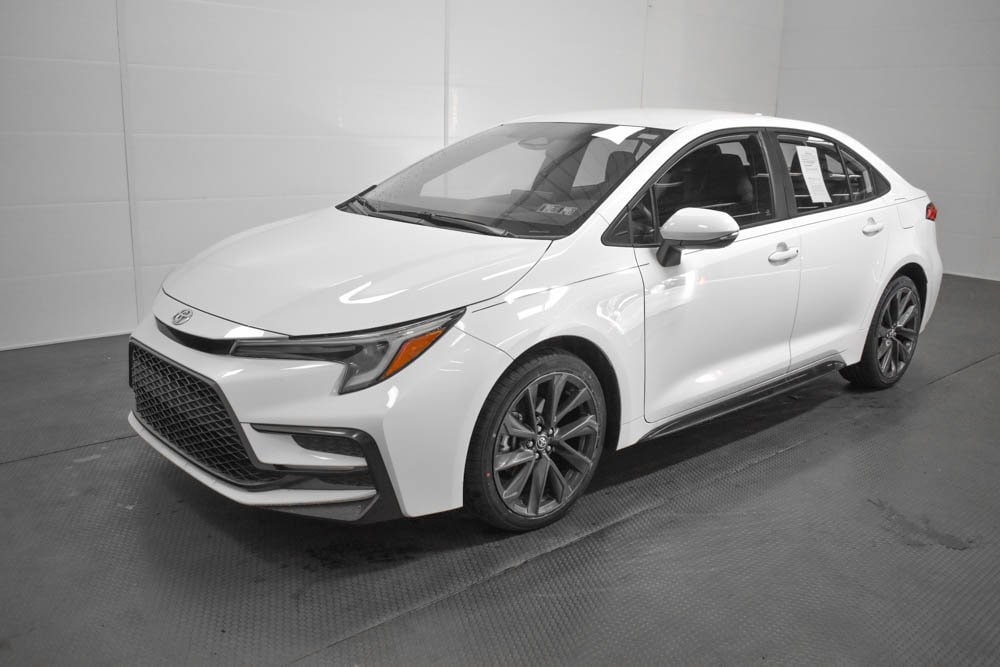 2023 Toyota Corolla SE photo 3