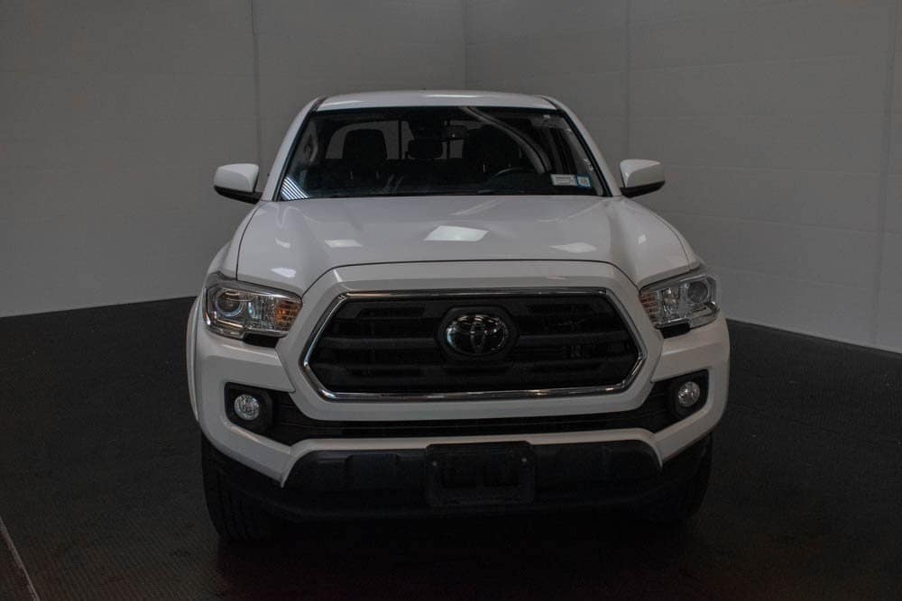 2019 Toyota Tacoma SR5 photo 2
