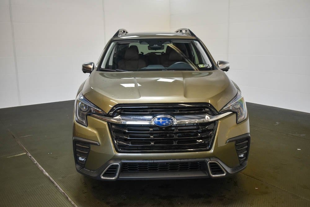 2023 Subaru Ascent Touring photo 3