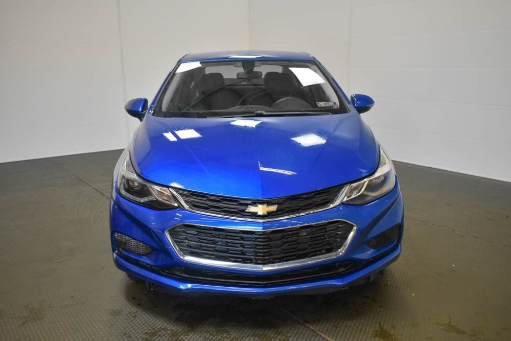 2017 Chevrolet Cruze LT photo 2