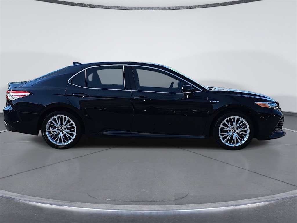 2019 Toyota Camry Hybrid XLE photo 2