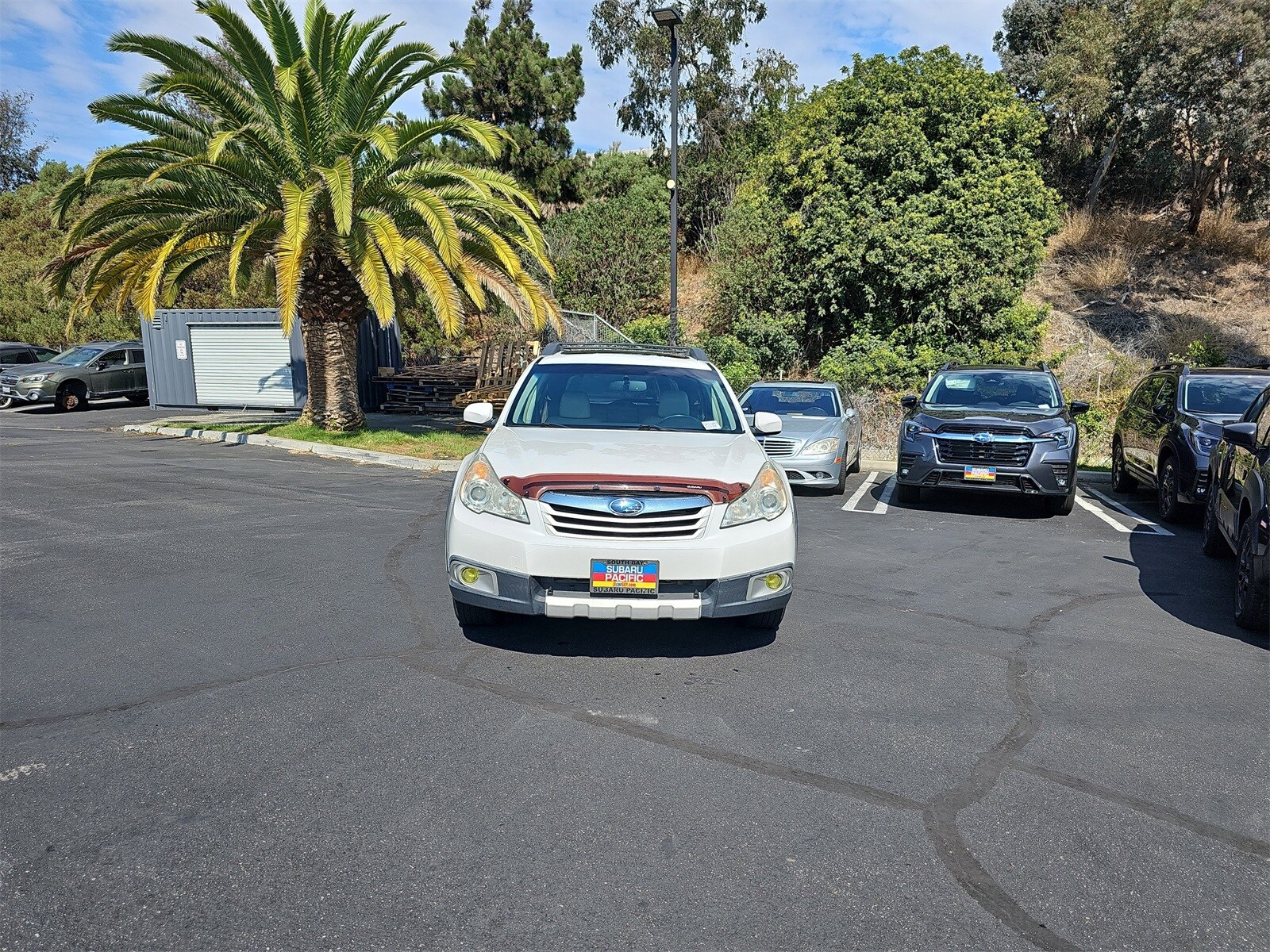 2011 Subaru Outback 3.6R Limited photo 2