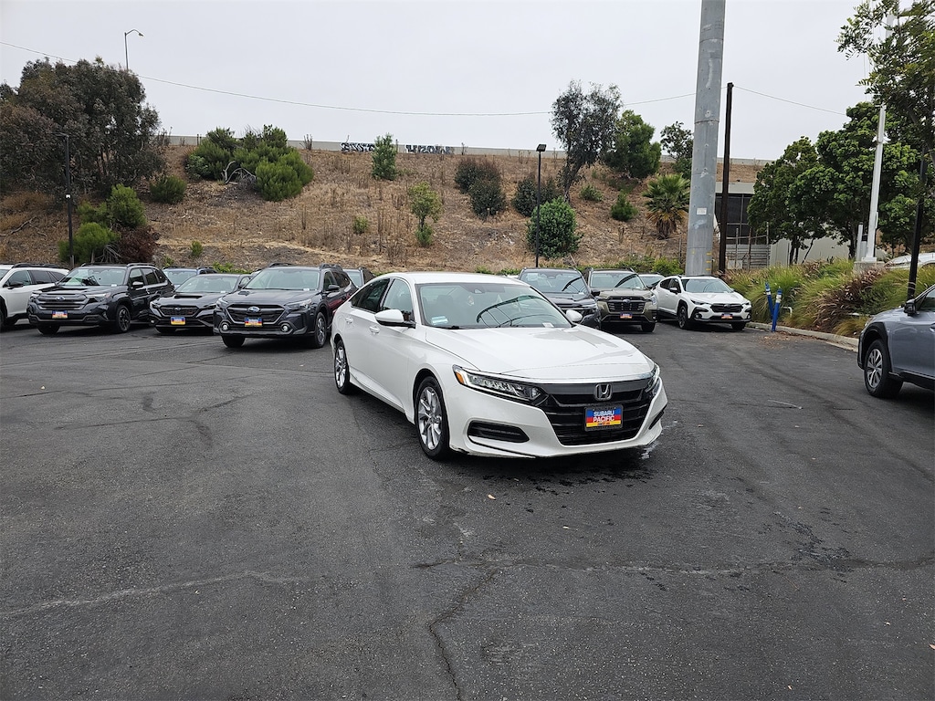 2019 Honda Accord LX photo 4
