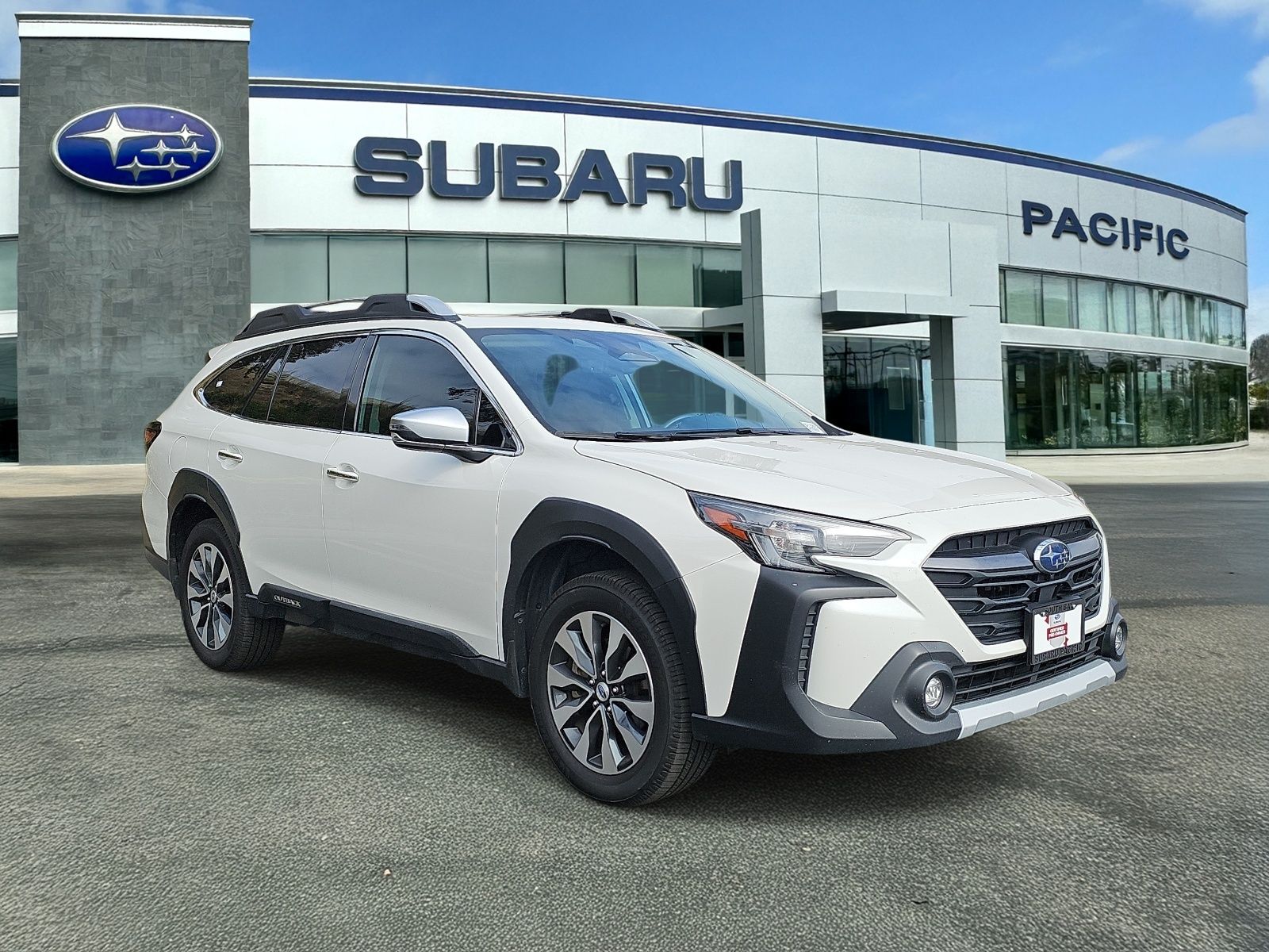 2024 Subaru Outback Touring's photo