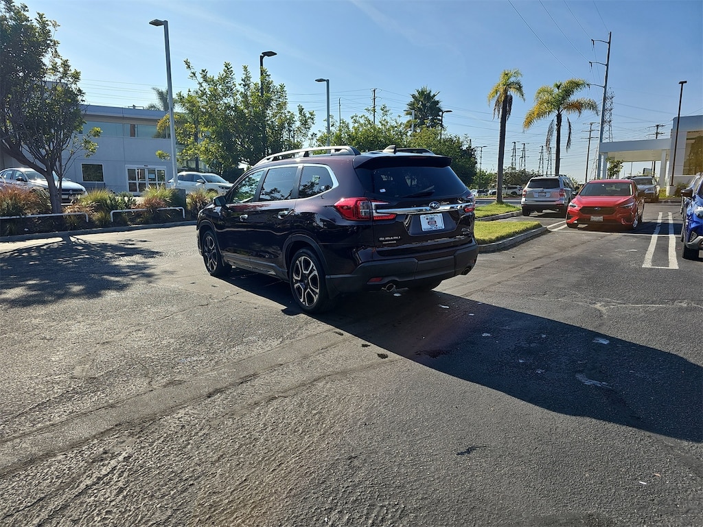 2023 Subaru Ascent Touring photo 4