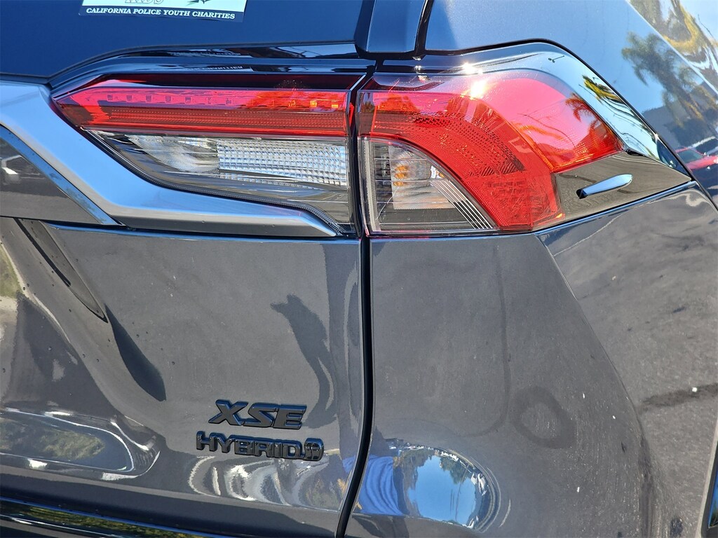 2024 Toyota RAV4 Hybrid XSE photo 4