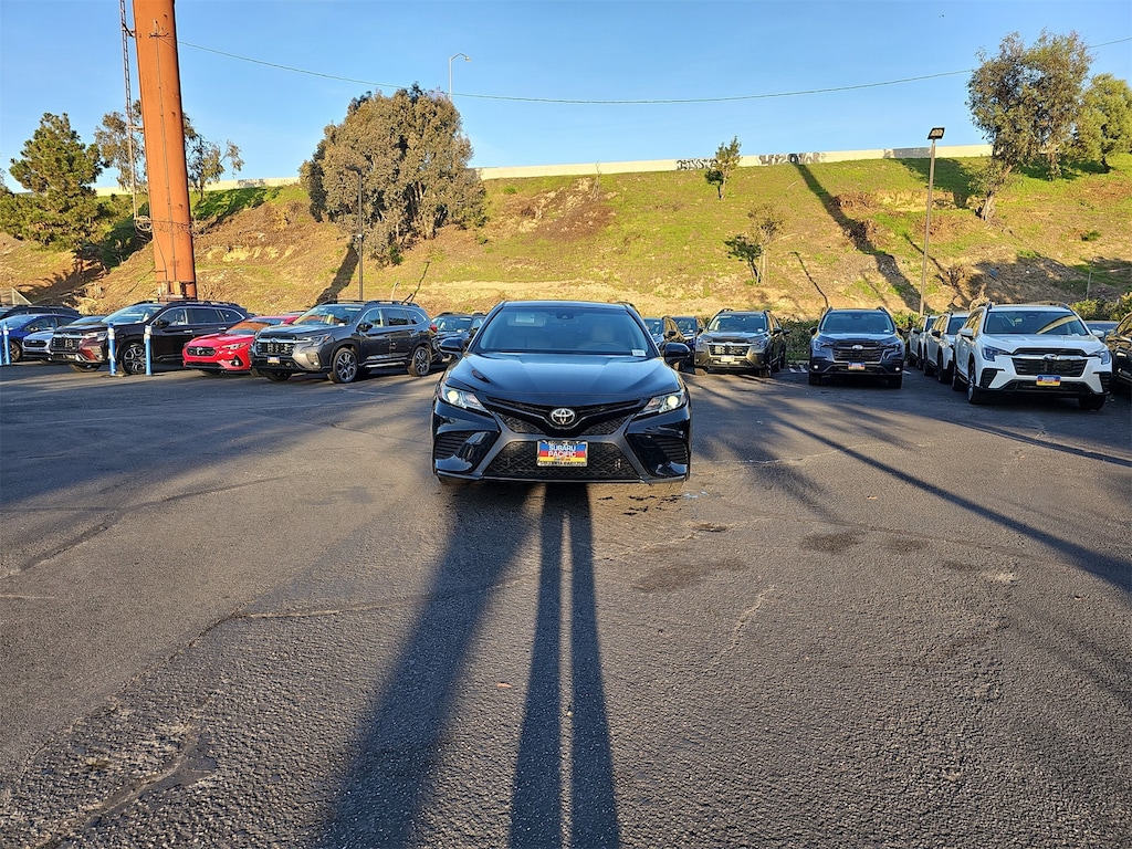 2018 Toyota Camry XLE XSE photo 2