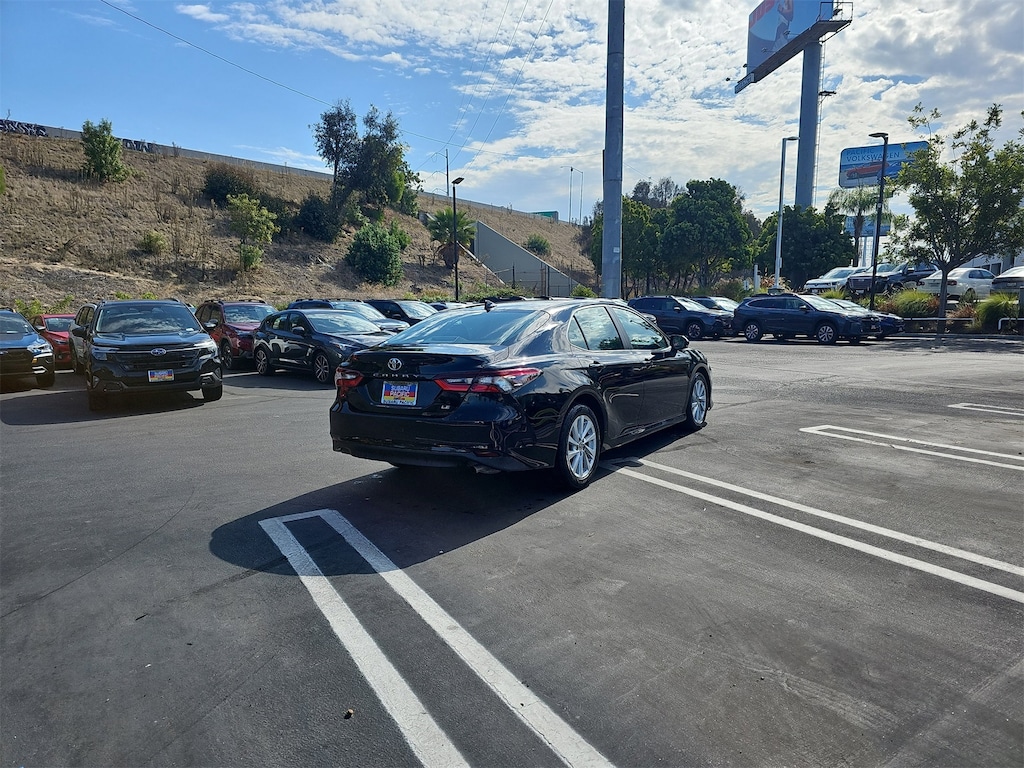 2022 Toyota Camry LE photo 3