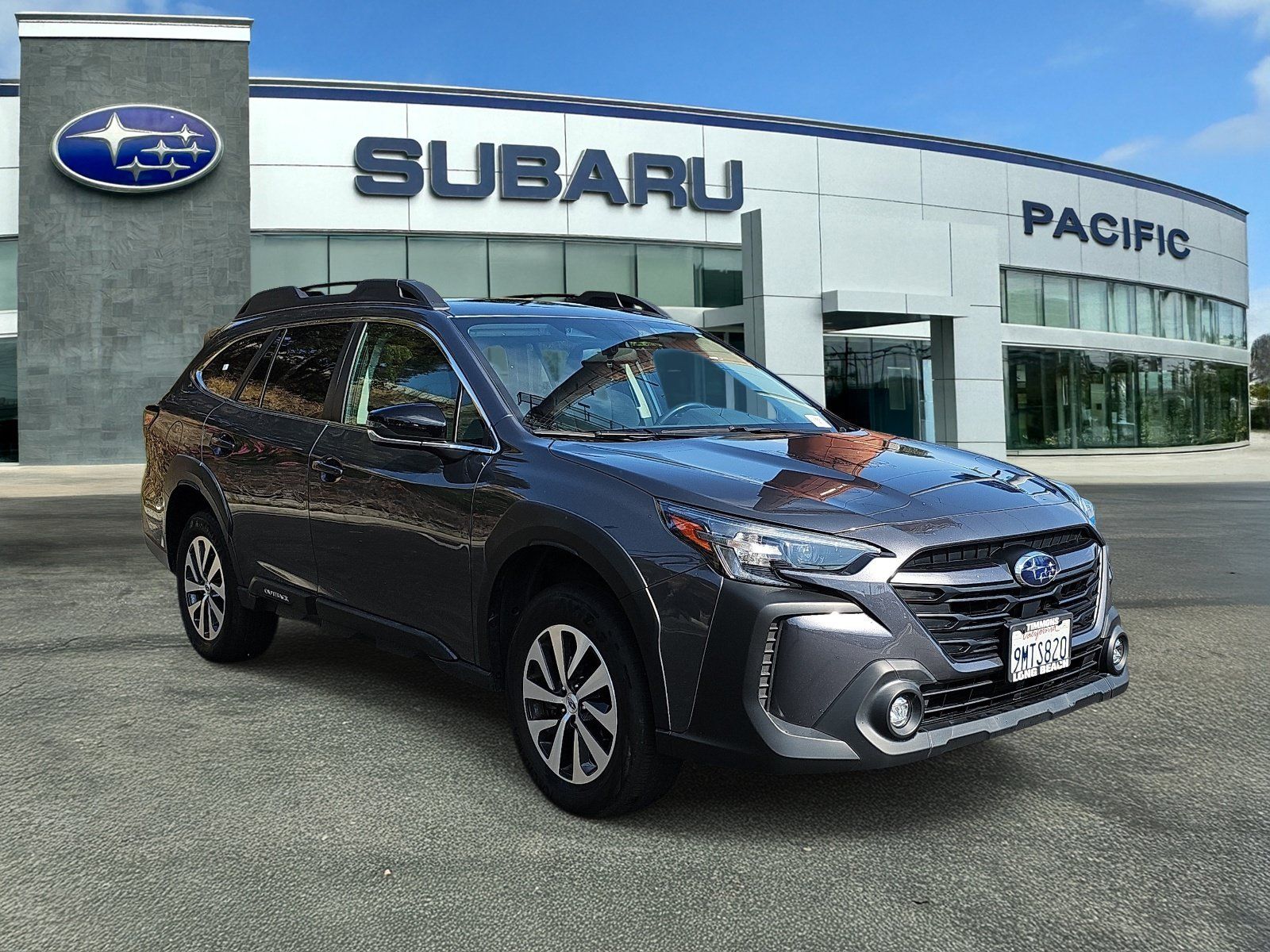 2024 Subaru Outback Premium's photo