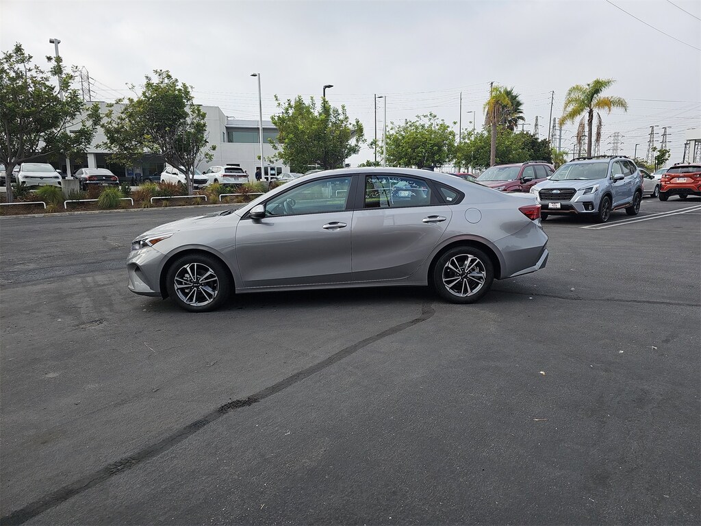 2023 Kia Forte LXS photo 3