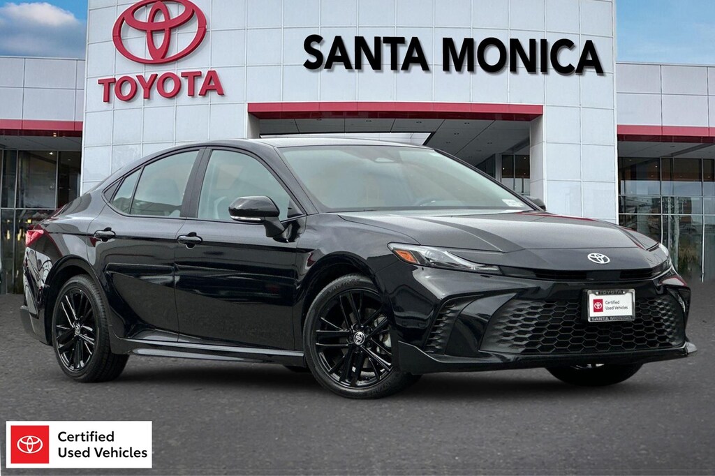 Used 2025 Toyota Camry SE Sedan
