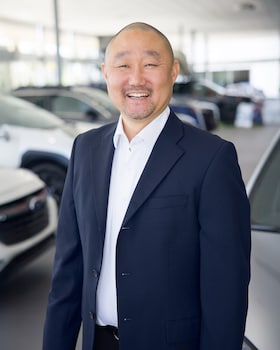 Staff member Steven Kim from fcbda8555374