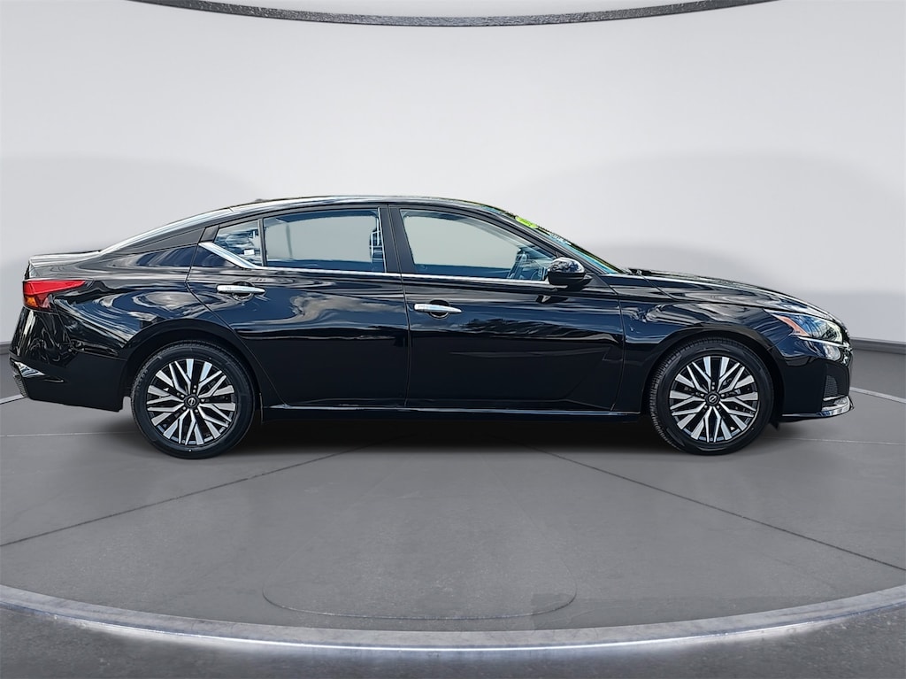 Used 2023 Nissan Altima 2.5 SV Sedan