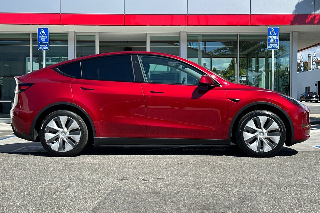 Used 2024 Tesla Model Y Long Range SUV