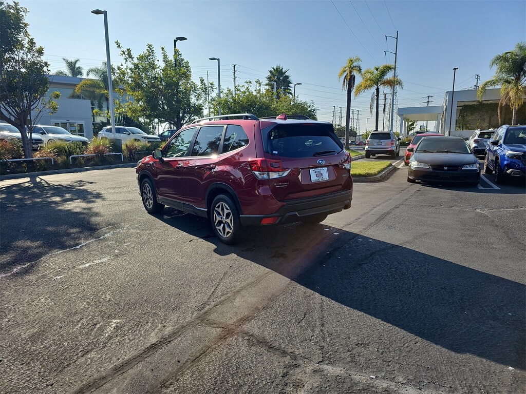 2023 Subaru Forester Premium photo 3