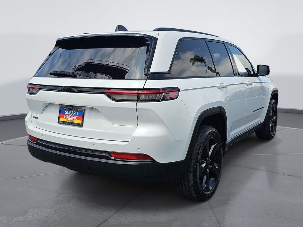Used 2022 Jeep Grand Cherokee Altitude SUV