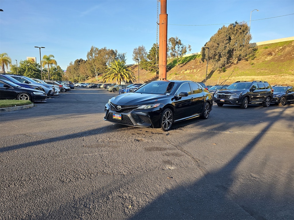 2018 Toyota Camry XLE XSE photo 3