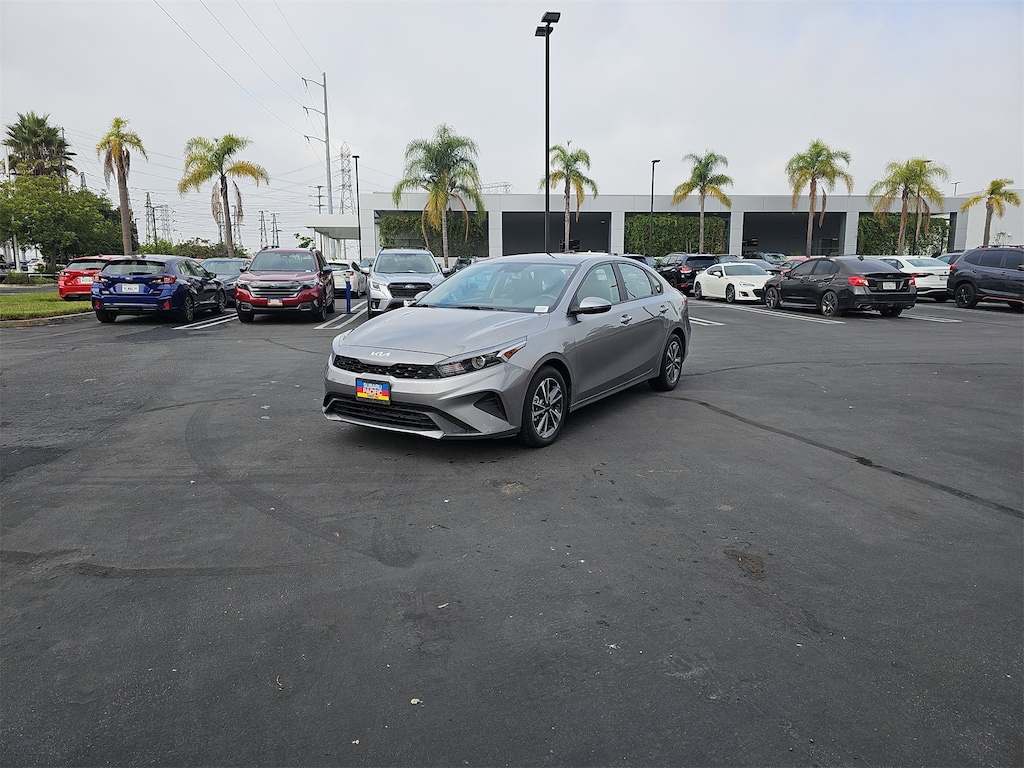2023 Kia Forte LXS photo 2