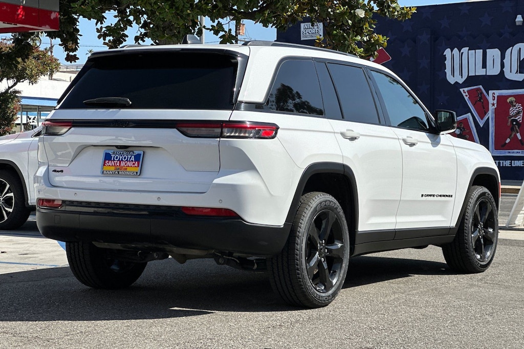 Used 2022 Jeep Grand Cherokee Altitude SUV