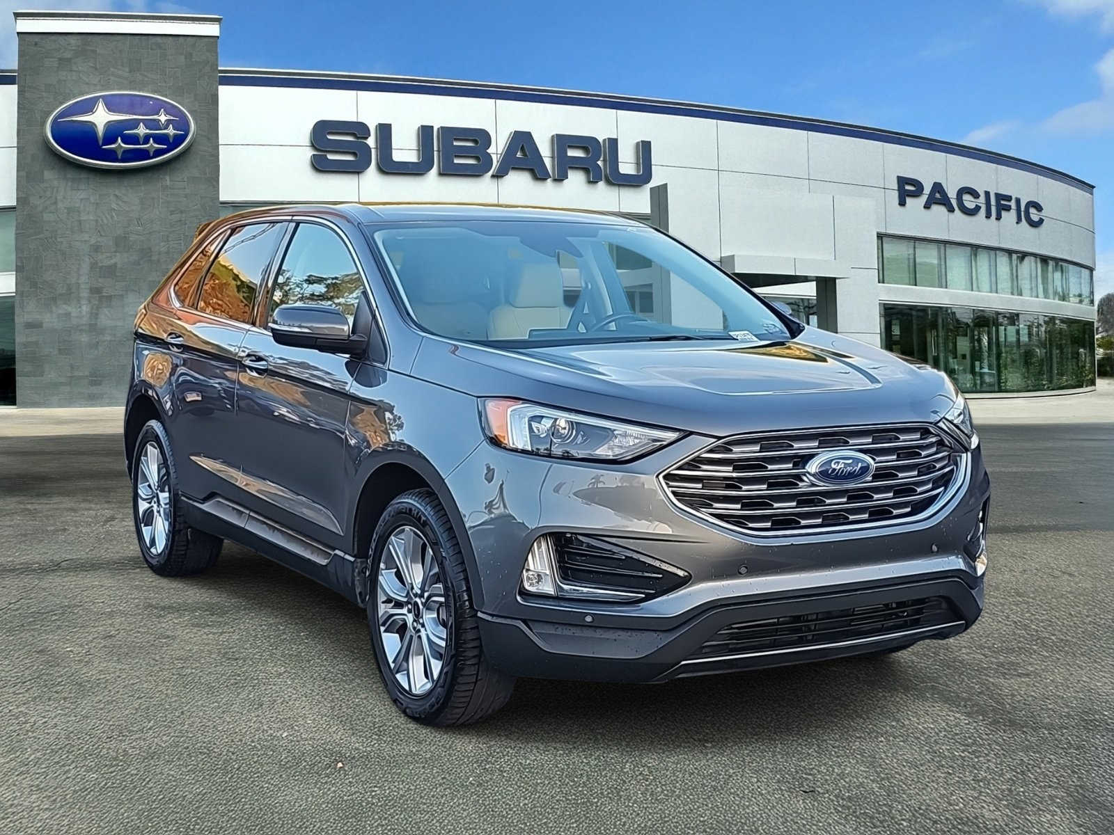 2023 Ford Edge Titanium's photo