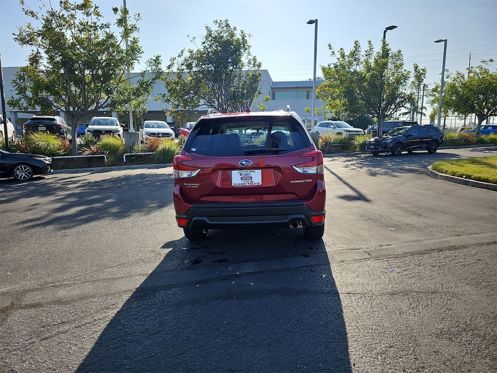 2023 Subaru Forester Premium photo 4