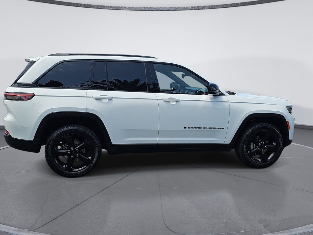 Used 2022 Jeep Grand Cherokee Altitude SUV