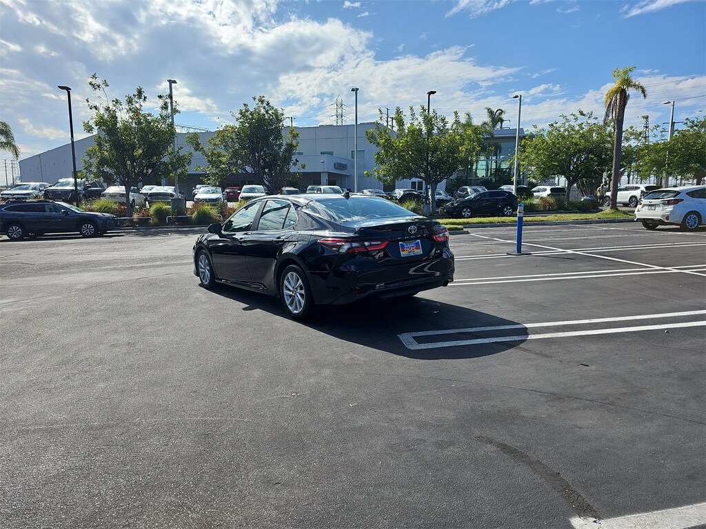 2022 Toyota Camry LE photo 2