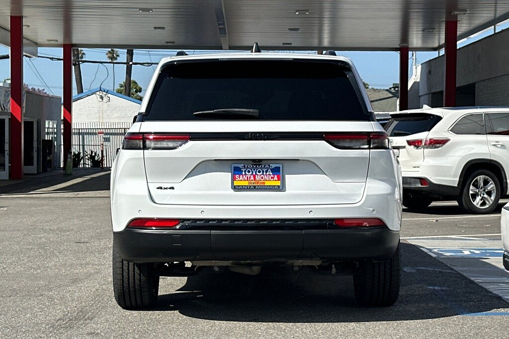 Used 2022 Jeep Grand Cherokee Altitude SUV