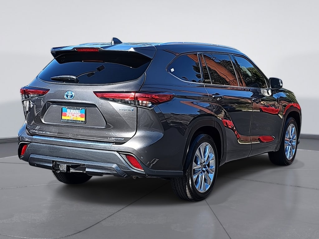 2022 Toyota Highlander Hybrid Limited photo 3