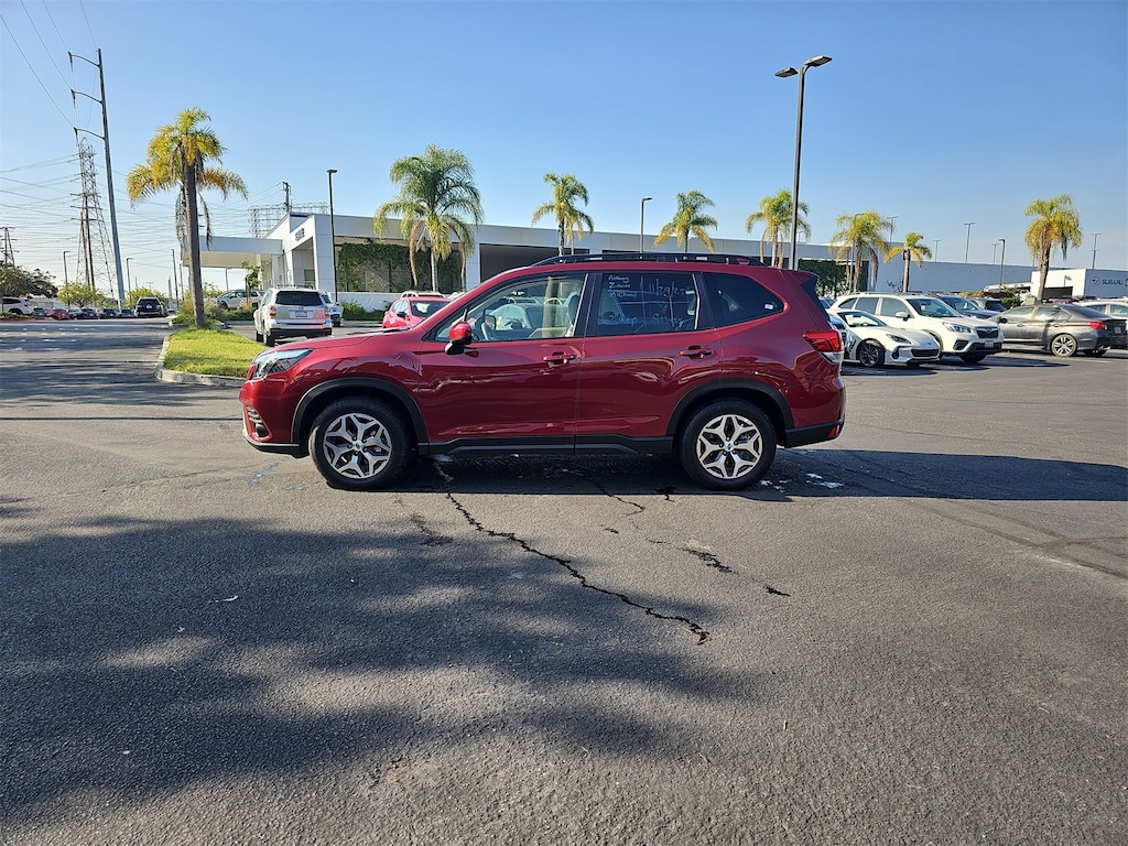 2023 Subaru Forester Premium photo 2