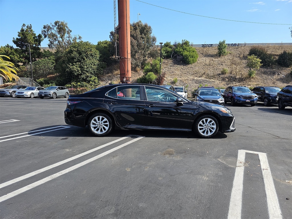 2022 Toyota Camry LE photo 4